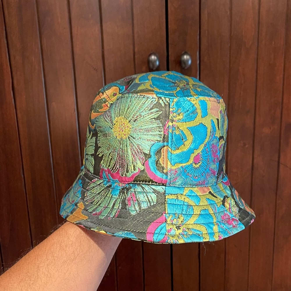 Hat - Picture 3 of 6